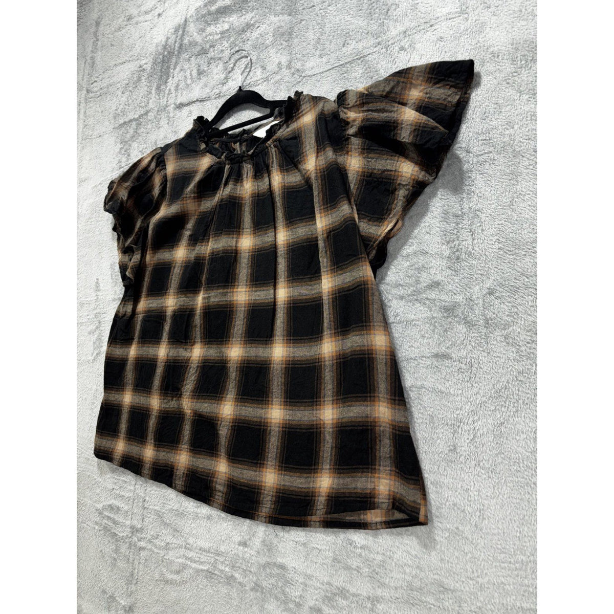 Time and Tru Womens XL Lot of 2 Tops Plaid Flutter Sleeve Top Black Tee Casual