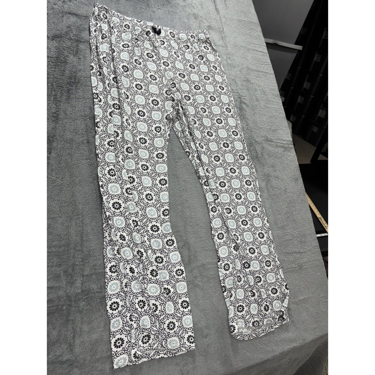 Kathy Ireland Womens L Black White Medallion Print Sleepwear Pants Cozy