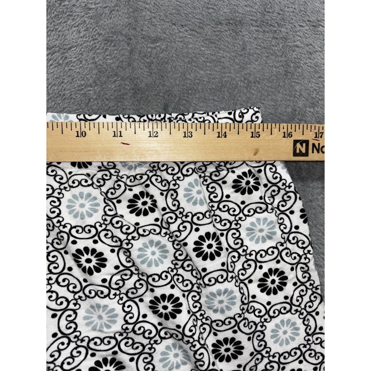 Kathy Ireland Womens L Black White Medallion Print Sleepwear Pants Cozy