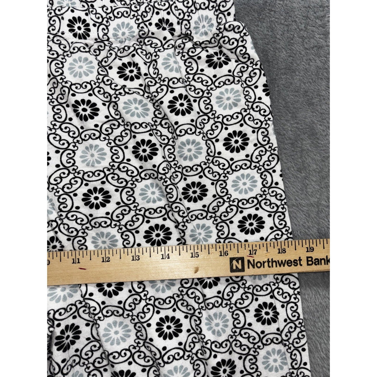 Kathy Ireland Womens L Black White Medallion Print Sleepwear Pants Cozy