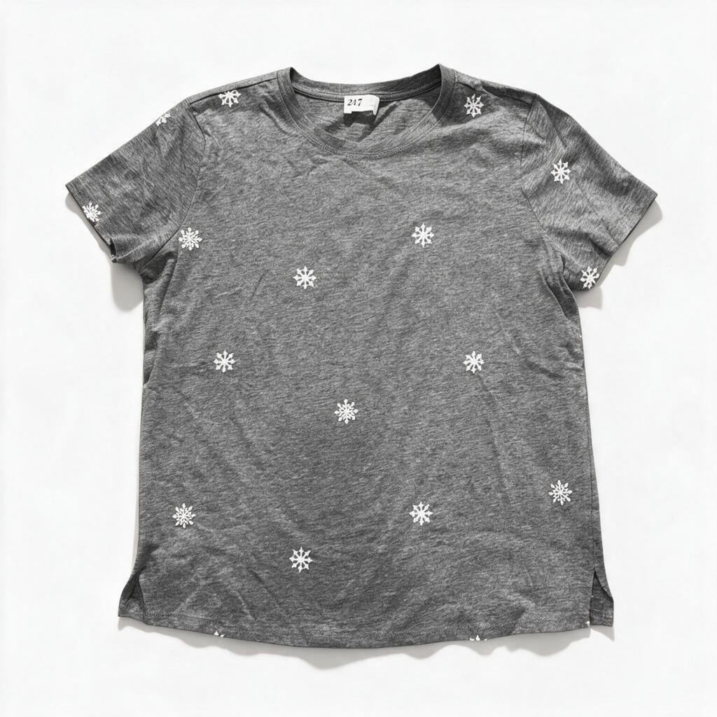 Maurices 24/7 Womens L Gray Snowflake Crewneck Short Sleeve Tee Casual Winter
