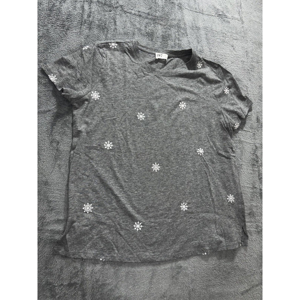 Maurices 24/7 Womens L Gray Snowflake Crewneck Short Sleeve Tee Casual Winter