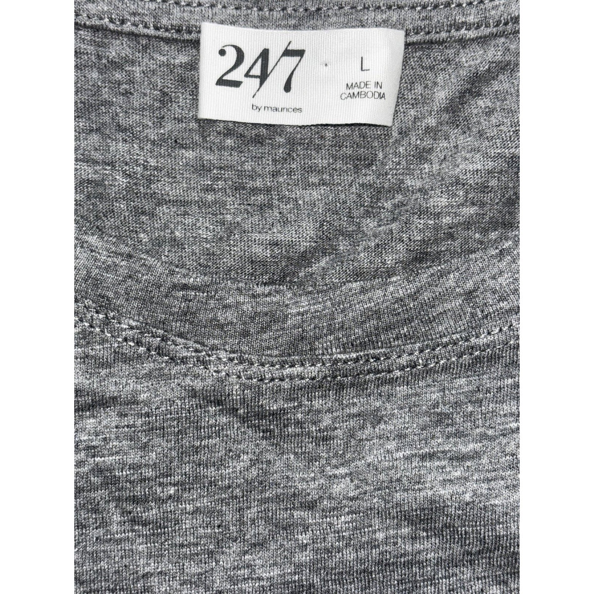 Maurices 24/7 Womens L Gray Snowflake Crewneck Short Sleeve Tee Casual Winter