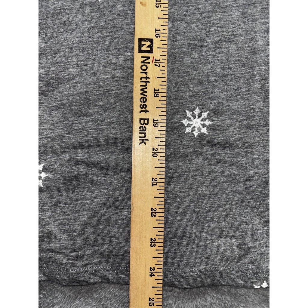 Maurices 24/7 Womens L Gray Snowflake Crewneck Short Sleeve Tee Casual Winter