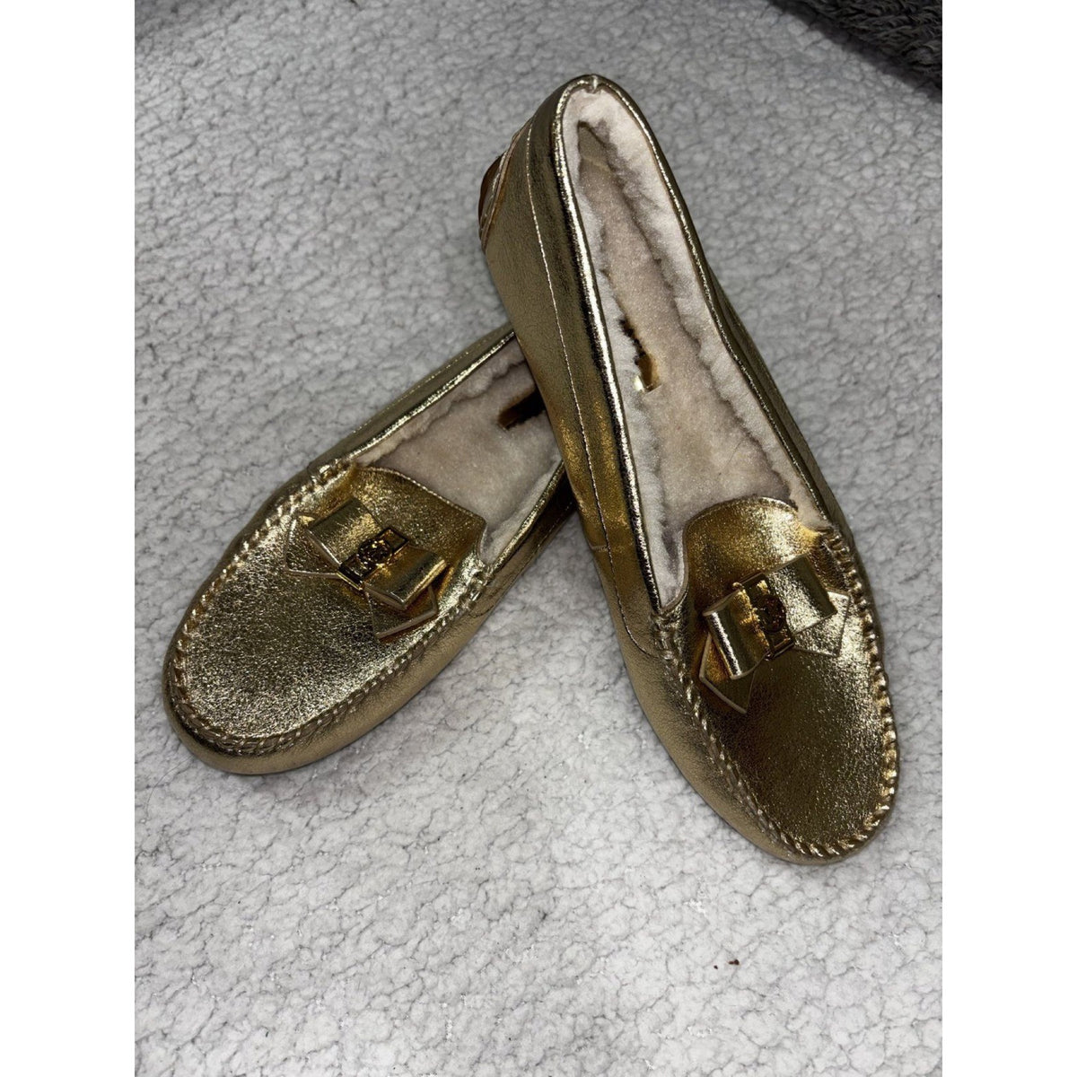 Michael Kors Womens 8.5 Gold Moccasin Loafers Faux Shearling Cozy Preppy