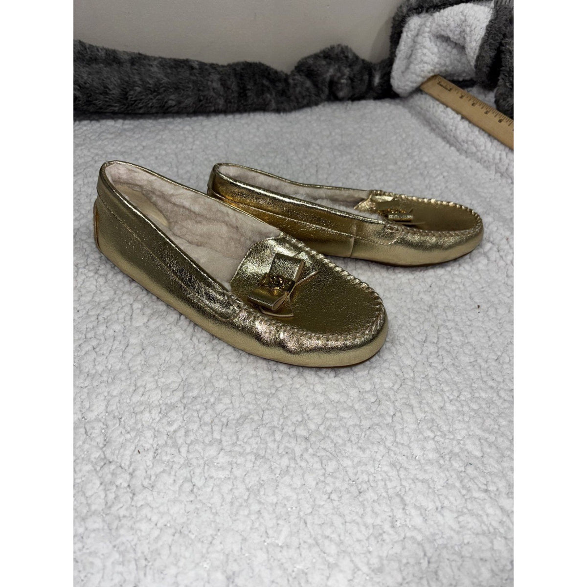 Michael Kors Womens 8.5 Gold Moccasin Loafers Faux Shearling Cozy Preppy