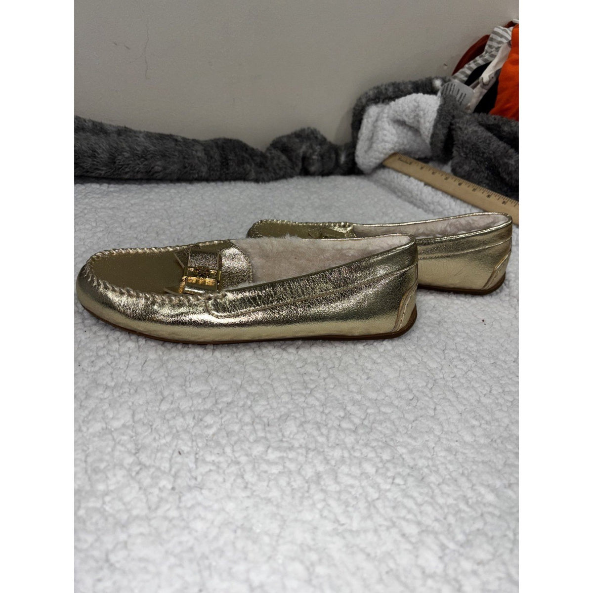 Michael Kors Womens 8.5 Gold Moccasin Loafers Faux Shearling Cozy Preppy
