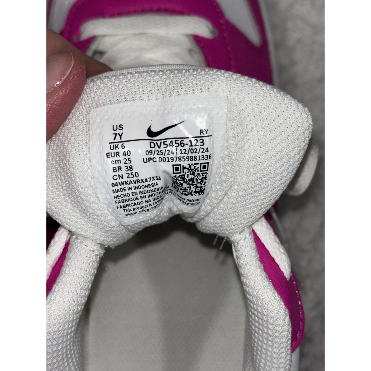 Nike Kids Youth 7Y White Fuchsia Low Top Sneakers Athletic Casual