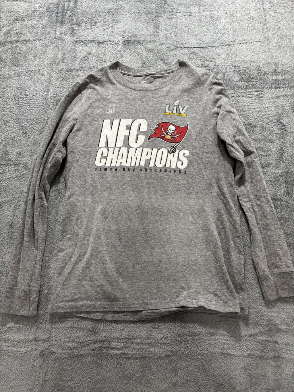 Nike Youth L 14-16 Gray Buccaneers NFC Champions LIV Long Sleeve Tee Casual