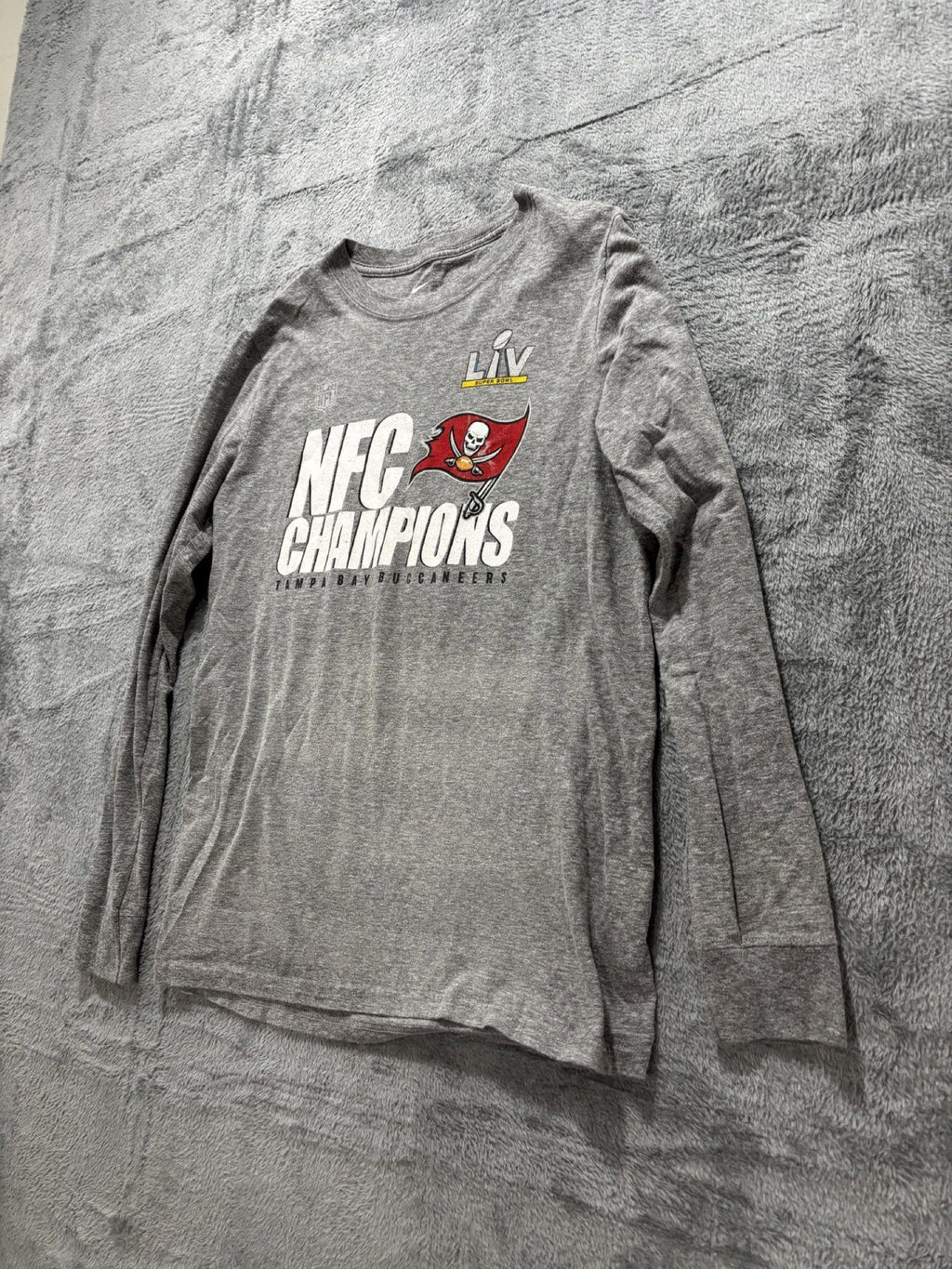 Nike Youth L 14-16 Gray Buccaneers NFC Champions LIV Long Sleeve Tee Casual