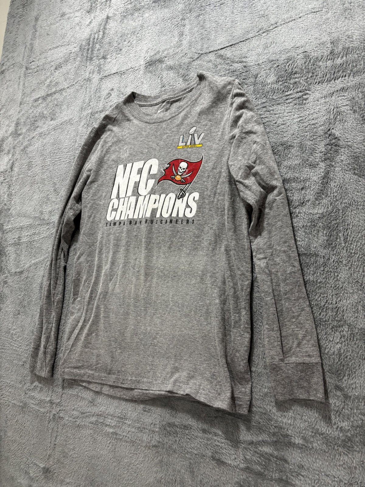 Nike Youth L 14-16 Gray Buccaneers NFC Champions LIV Long Sleeve Tee Casual
