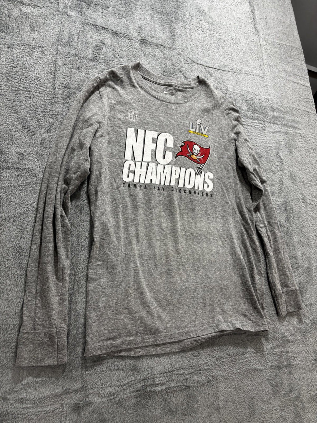Nike Youth L 14-16 Gray Buccaneers NFC Champions LIV Long Sleeve Tee Casual