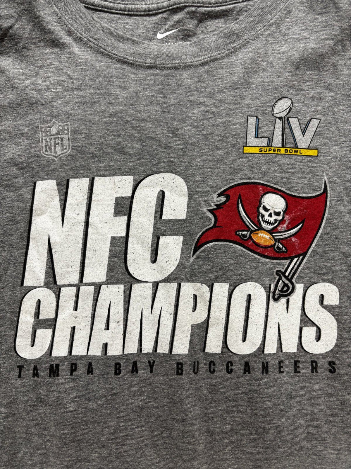 Nike Youth L 14-16 Gray Buccaneers NFC Champions LIV Long Sleeve Tee Casual