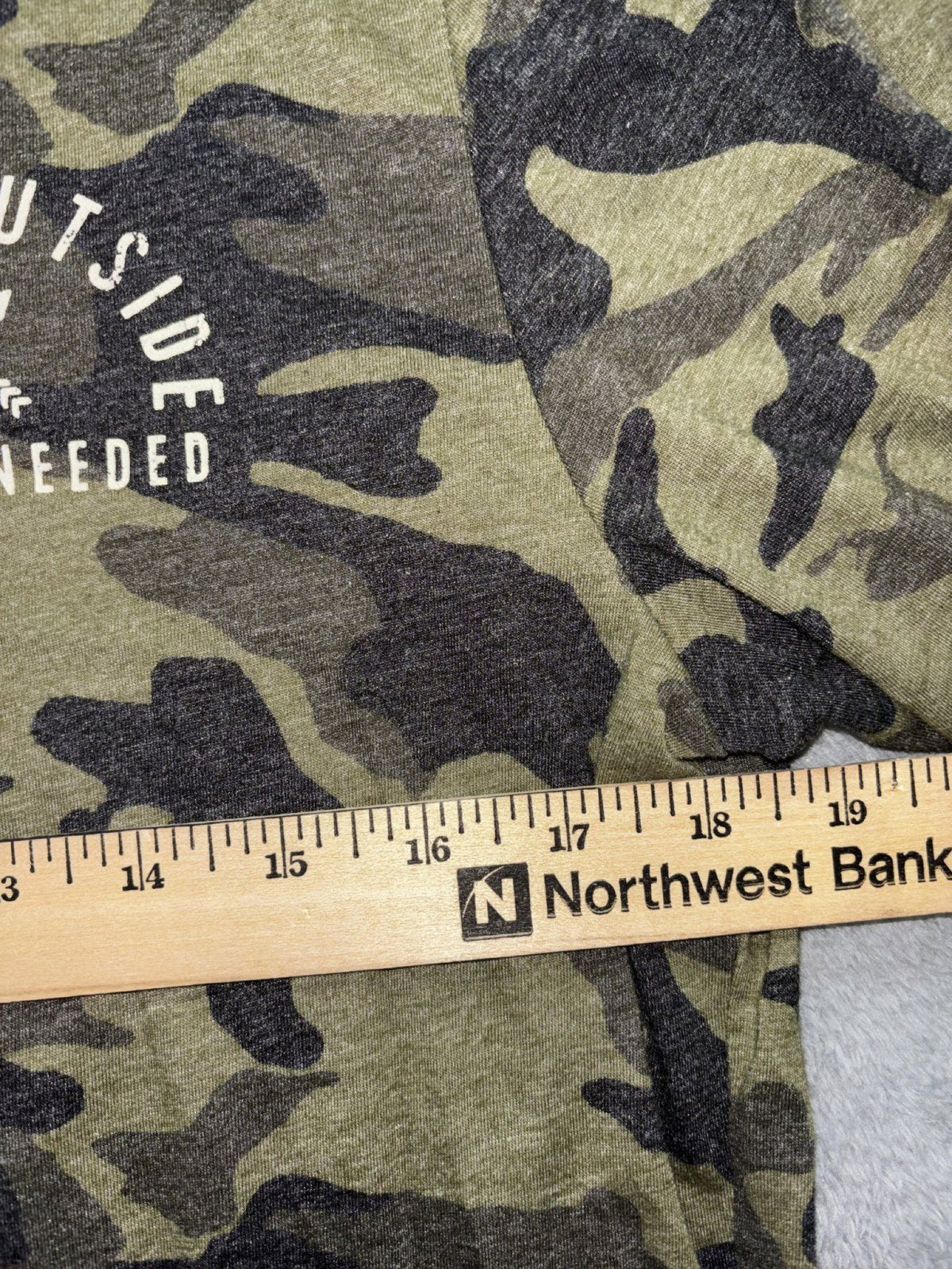 Aeropostale Mens M Olive Camo Long Sleeve Graphic Tee Casual