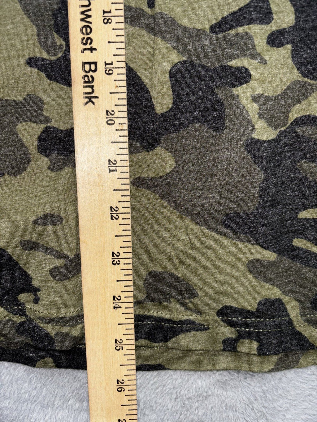 Aeropostale Mens M Olive Camo Long Sleeve Graphic Tee Casual
