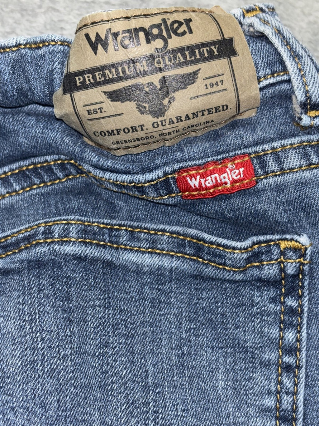 Wrangler Boys 16 Regular Medium Blue Classic Straight Jeans Casual