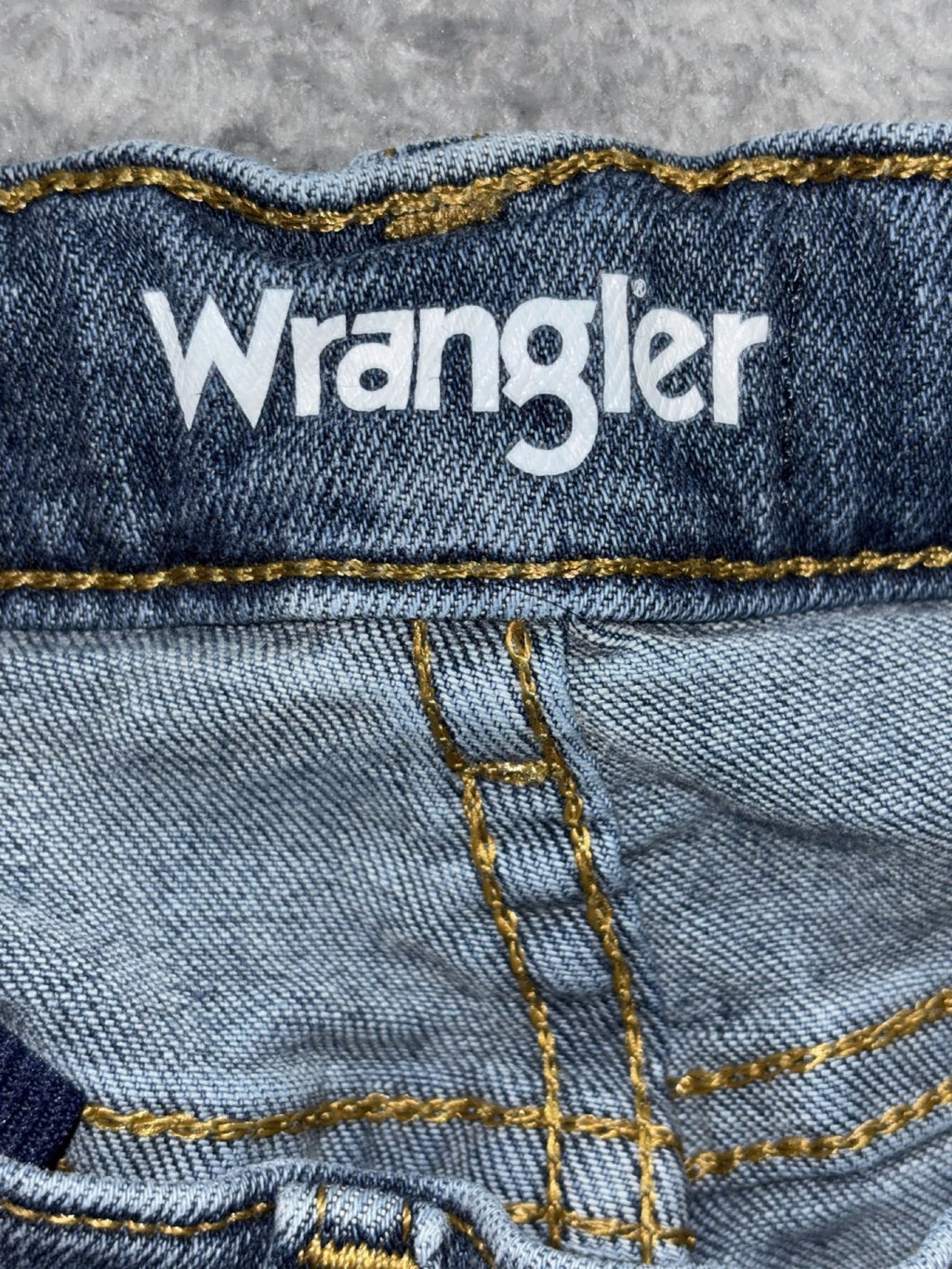 Wrangler Boys 16 Regular Medium Blue Classic Straight Jeans Casual