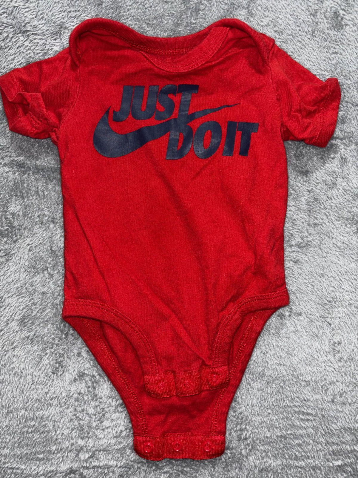 Nike Baby Boys 0-3M 5 Piece Bundle Sports Bodysuits Red Gray Navy Cream