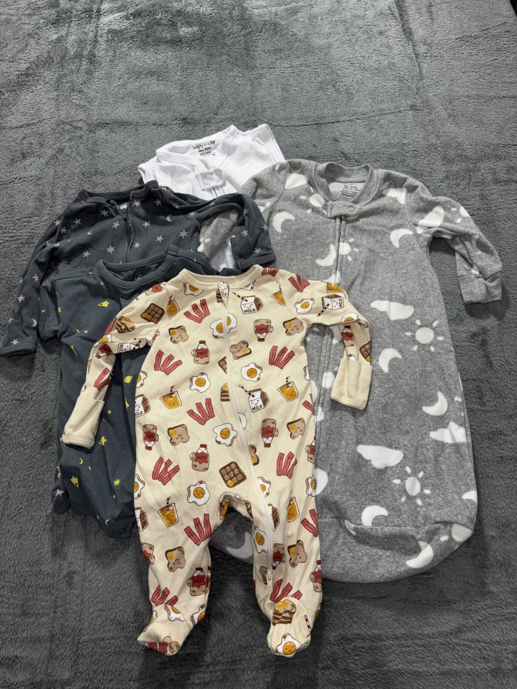 Carter's Baby NB to 0-3M 5 Piece Bundle Sleepers Sleep Sacks Cream Gray Navy
