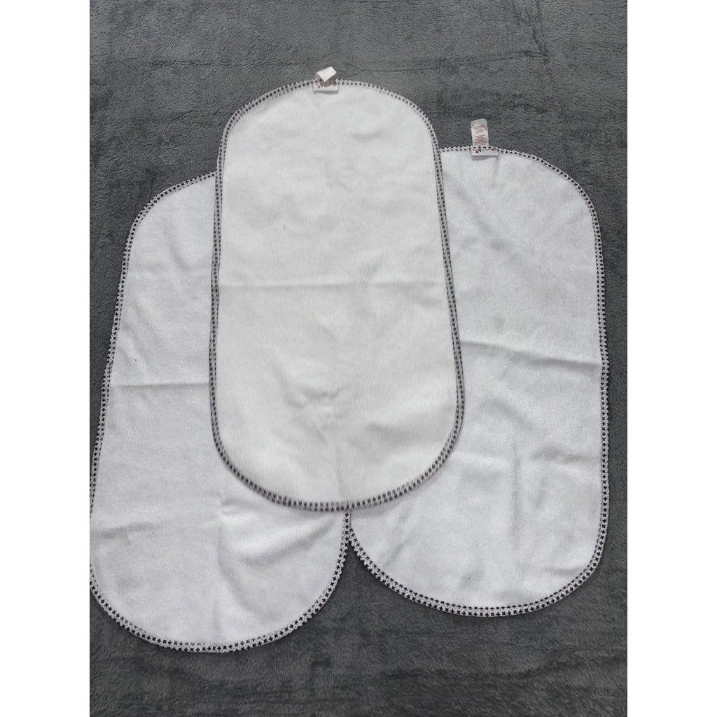 Munchkin Baby 12M 7 Piece Bundle Burp Cloths Bibs Sun Hats White Gray Tan Blue