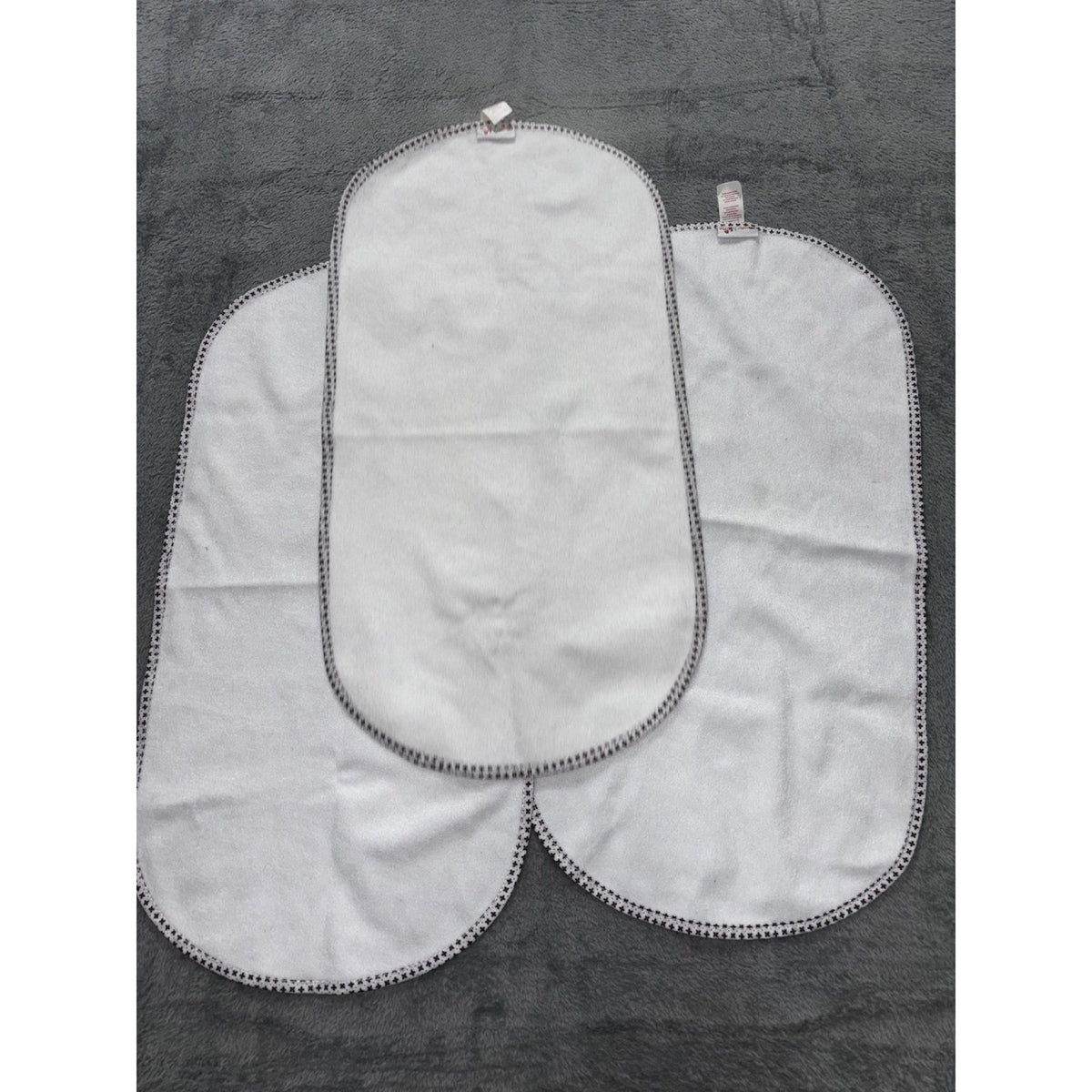 Munchkin Baby 12M 7 Piece Bundle Burp Cloths Bibs Sun Hats White Gray Tan Blue