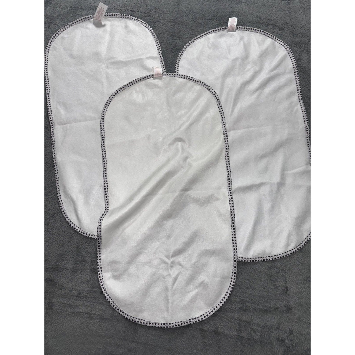 Munchkin Baby 12M 7 Piece Bundle Burp Cloths Bibs Sun Hats White Gray Tan Blue