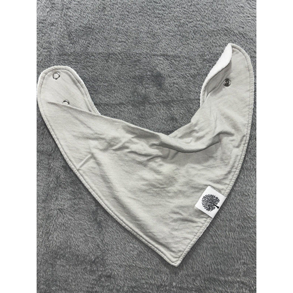 Munchkin Baby 12M 7 Piece Bundle Burp Cloths Bibs Sun Hats White Gray Tan Blue