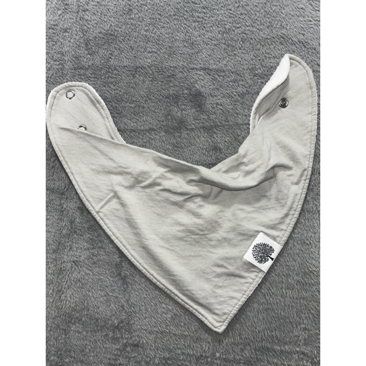 Munchkin Baby 12M 7 Piece Bundle Burp Cloths Bibs Sun Hats White Gray Tan Blue