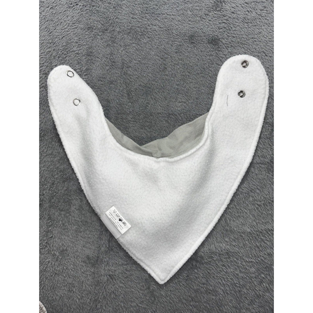 Munchkin Baby 12M 7 Piece Bundle Burp Cloths Bibs Sun Hats White Gray Tan Blue