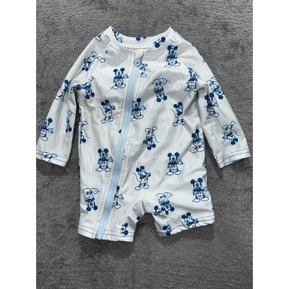 Majestic Baby Sizes 3-6M to 6M 3 Piece Bundle Phillies Tee Mickey babyGap