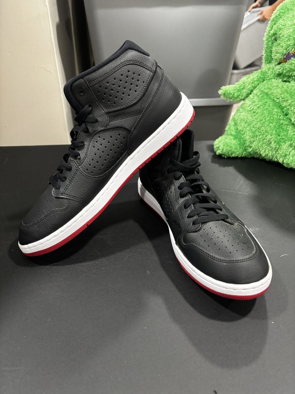 Jordan Mens 12 Black White Red High Top Sneakers Athletic Streetwear