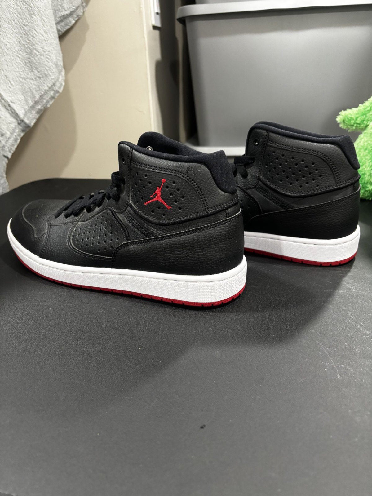 Jordan Mens 12 Black White Red High Top Sneakers Athletic Streetwear