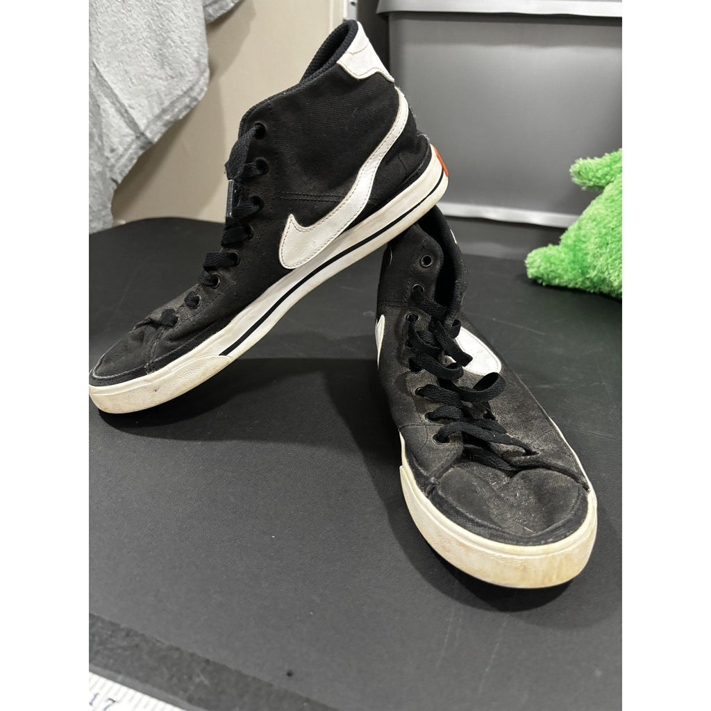 Nike Mens 9.5 Black White Mid Top Sneakers Casual Retro Skate Style