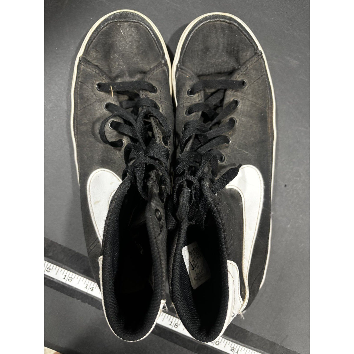 Nike Mens 9.5 Black White Mid Top Sneakers Casual Retro Skate Style