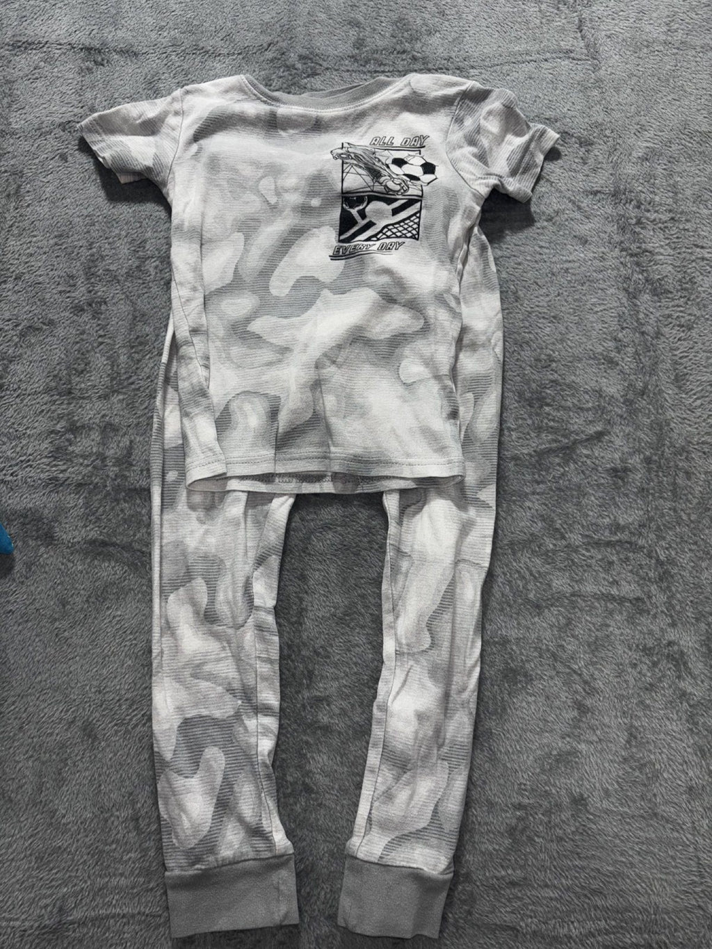 Carter's Kids Sizes 6 to 6/6A 3 Sets Pajamas OshKosh Gray Camo Blue Astronaut