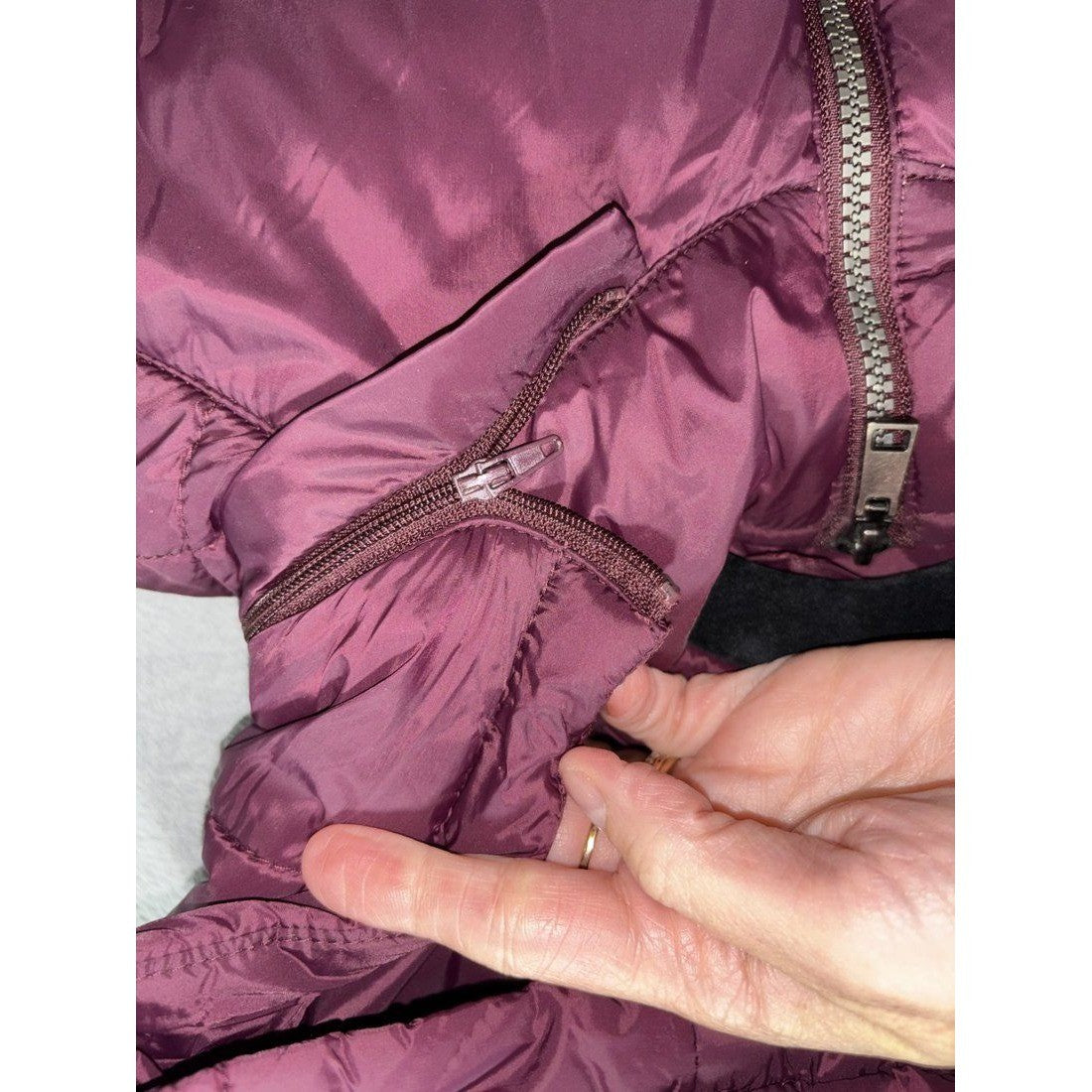 G.H. Bass & Co Women's Burgundy Puffer Vest Size XXL, photo 4 of 9