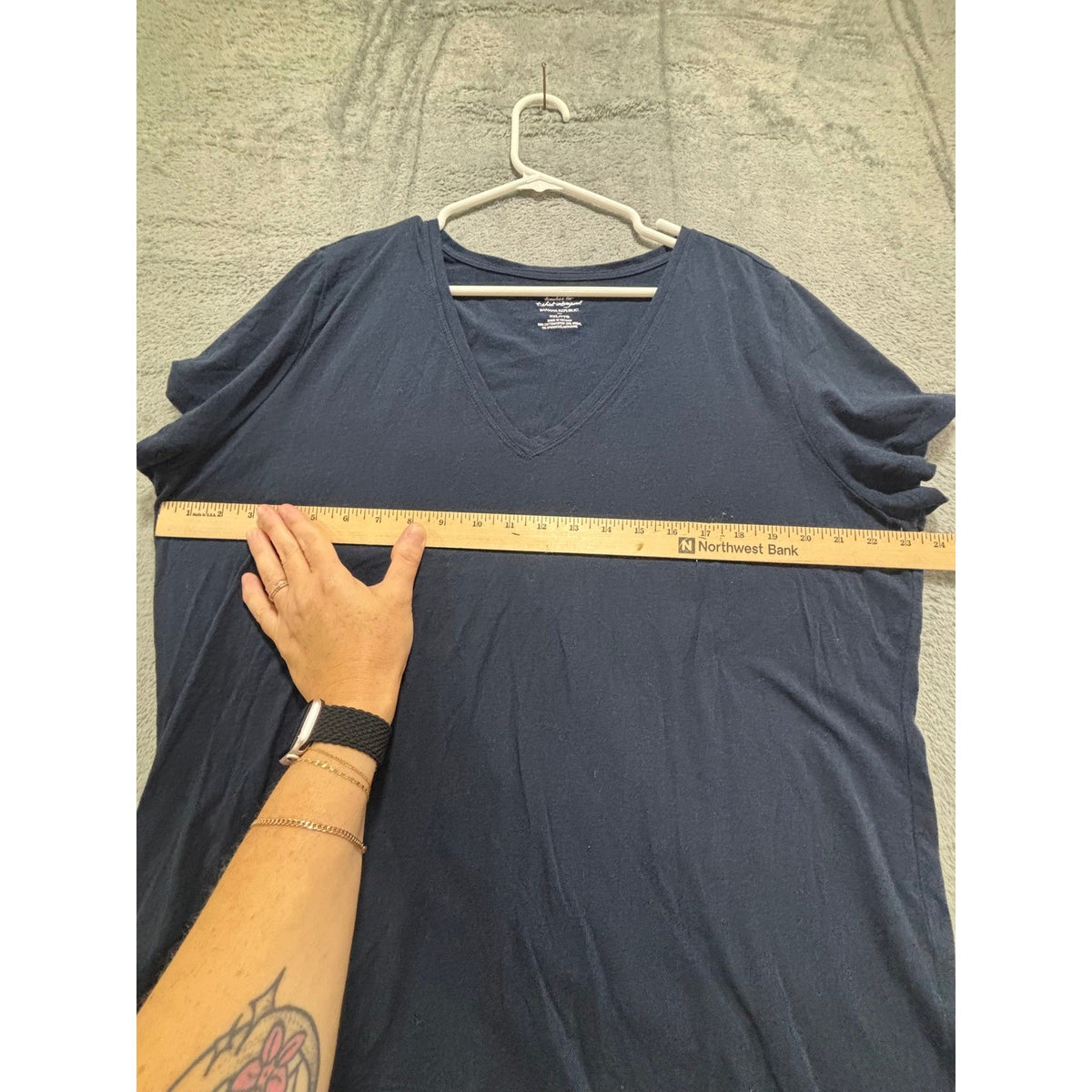 Banana Republic XXL Navy Blue Womens Timeless Tee V-Neck T-Shirt Casual Minimal