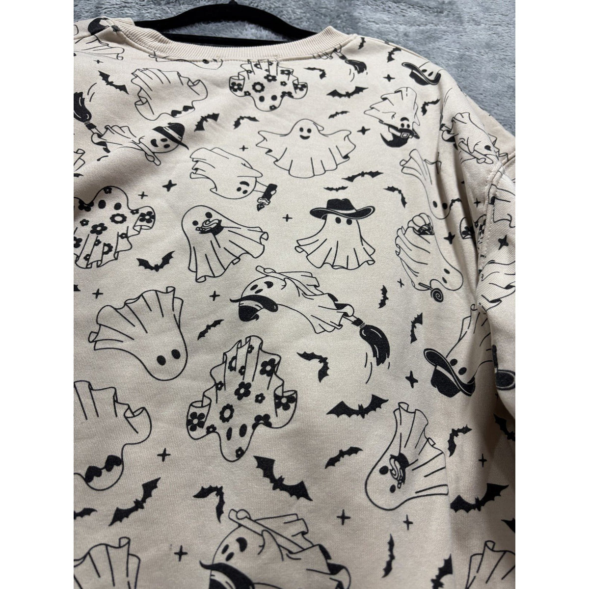Wound Up Womens L Beige Ghost Print Crewneck Sweatshirt Halloween Cozy