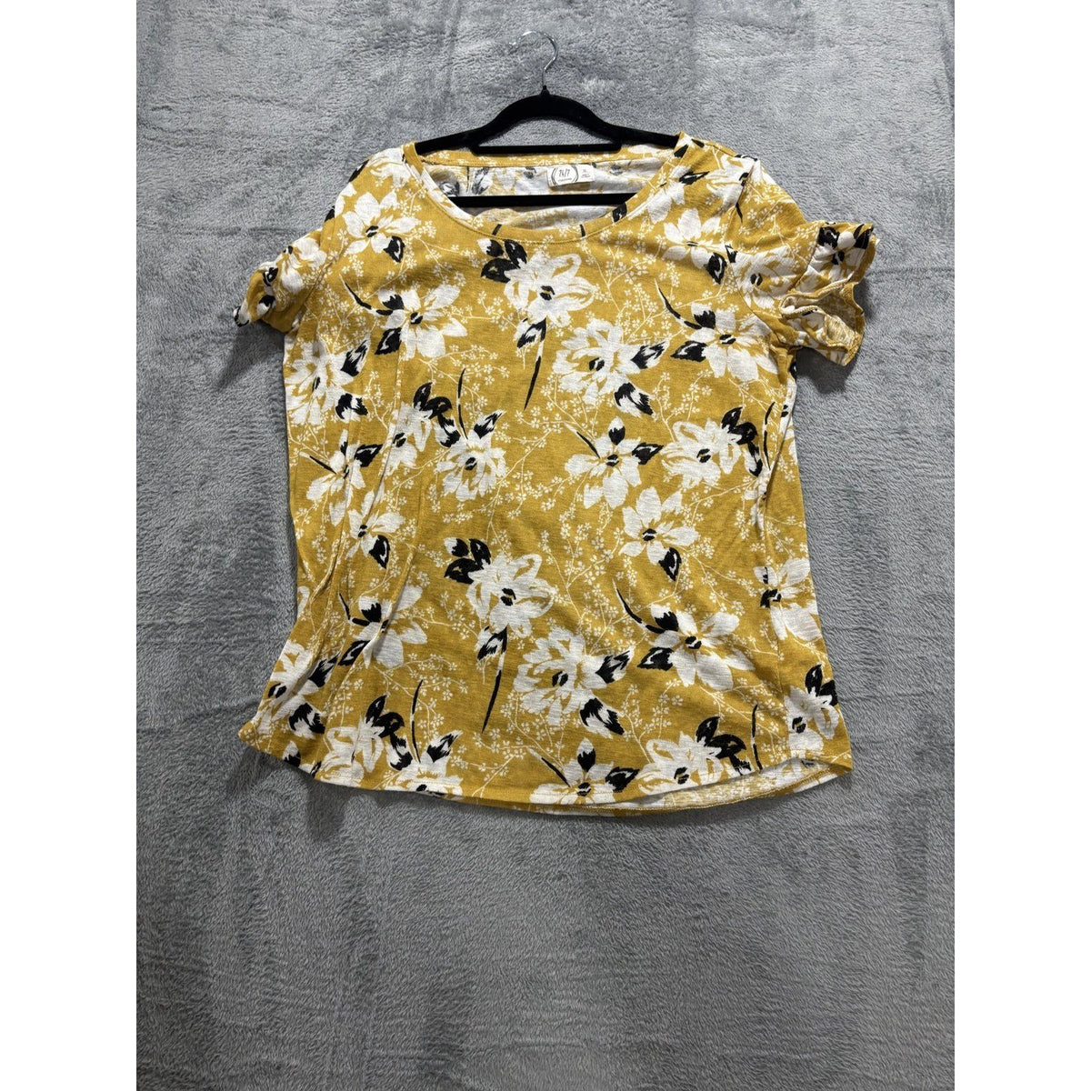 Maurices 24/7 Womens XL Mustard Yellow Floral Top Ruffle Sleeve Casual