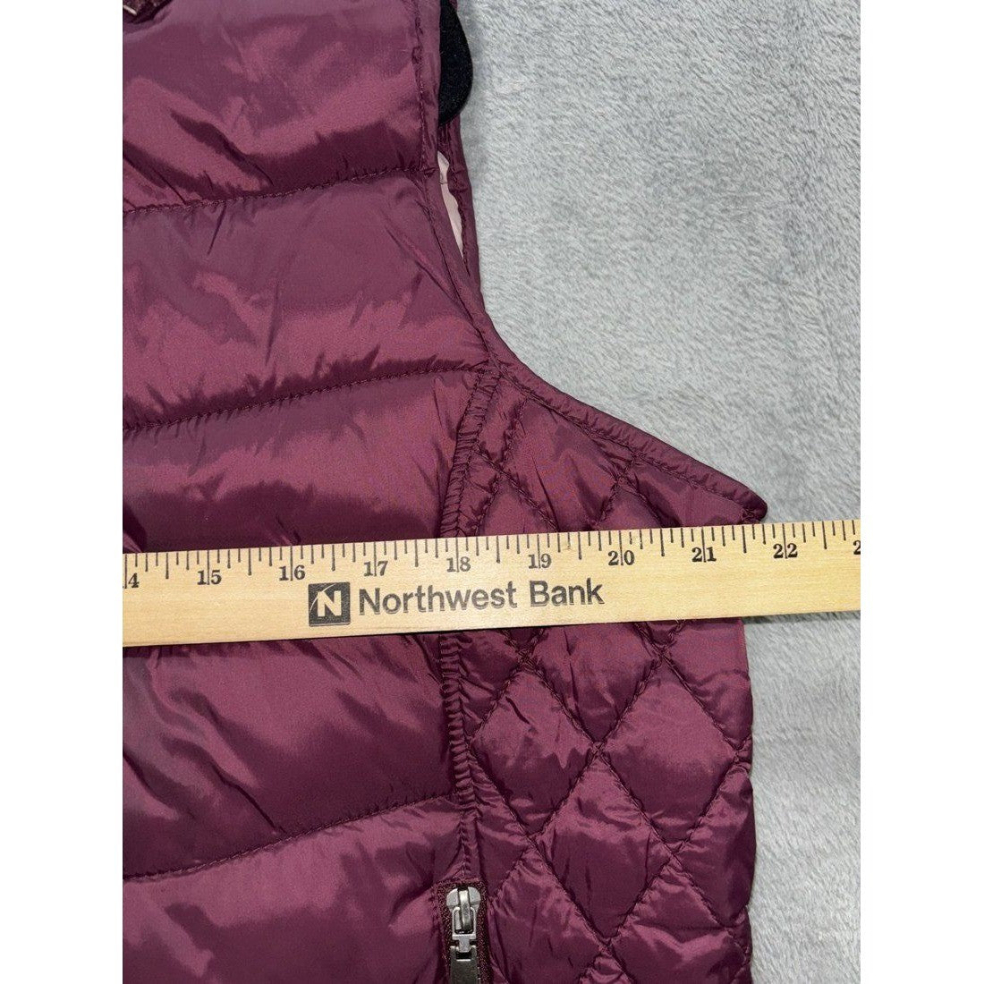 G.H. Bass & Co Women's Burgundy Puffer Vest Size XXL, photo 2 of 9