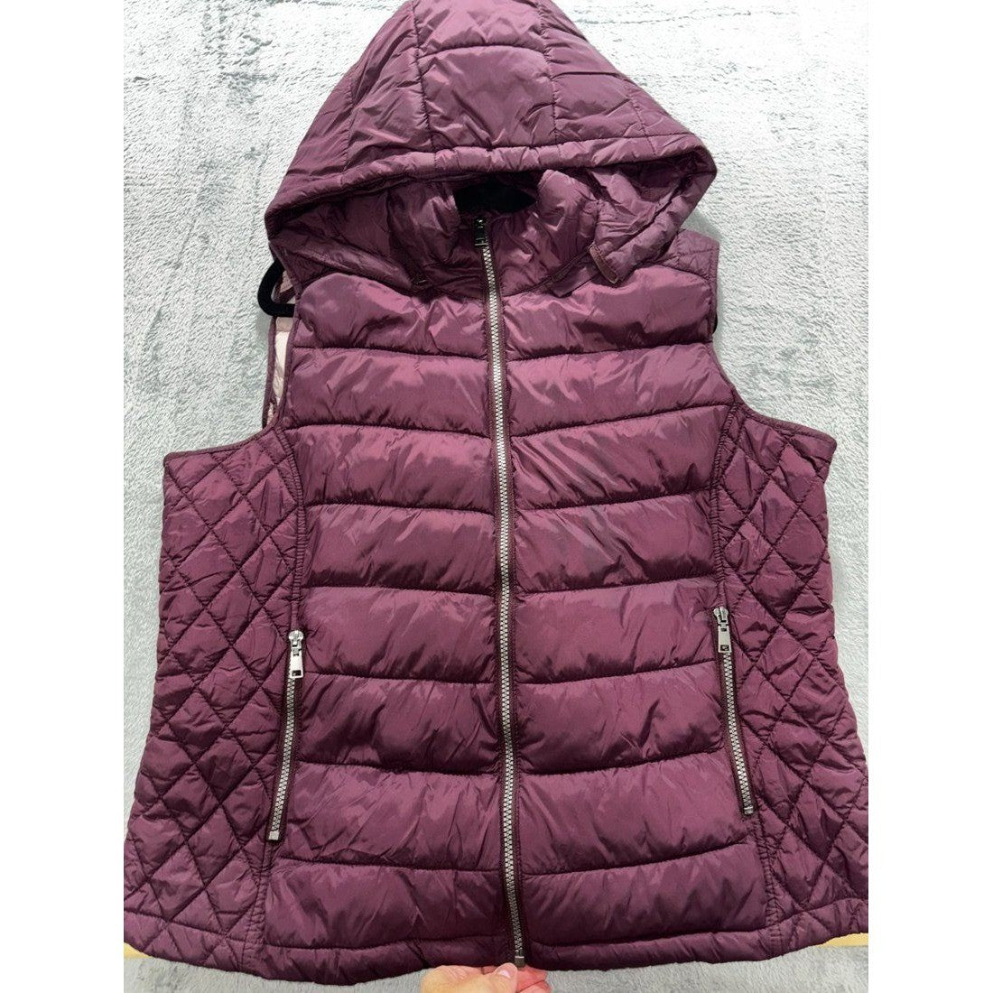 G.H. Bass & Co Women's Burgundy Puffer Vest Size XXL