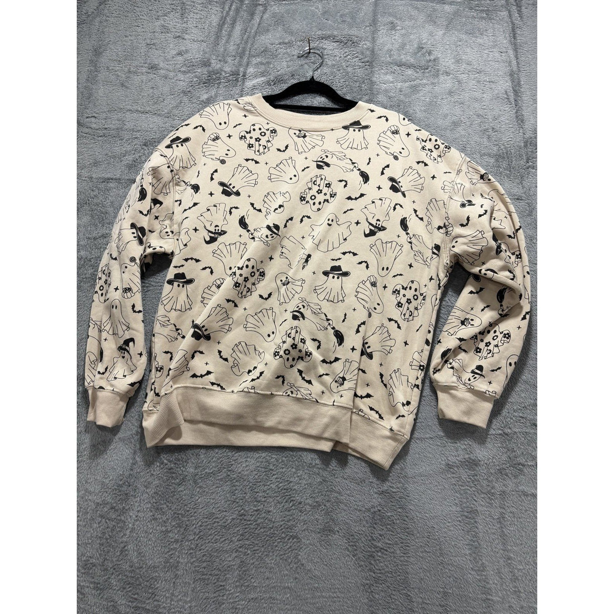 Wound Up Womens L Beige Ghost Print Crewneck Sweatshirt Halloween Cozy