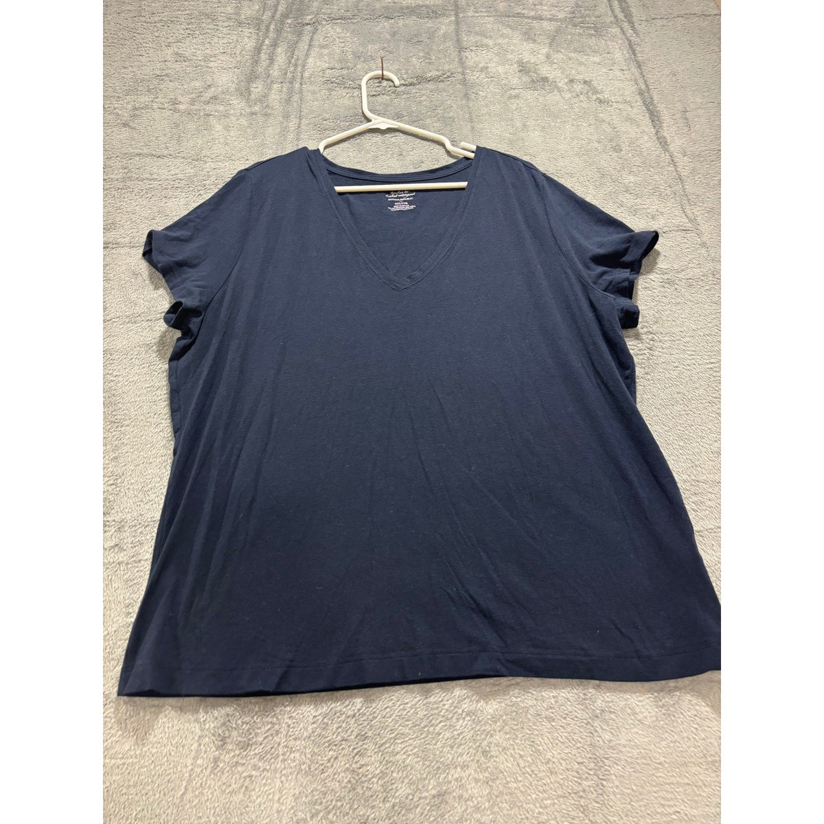 Banana Republic Women's Navy V-Neck Tee Size XXL, photo 10 of 10