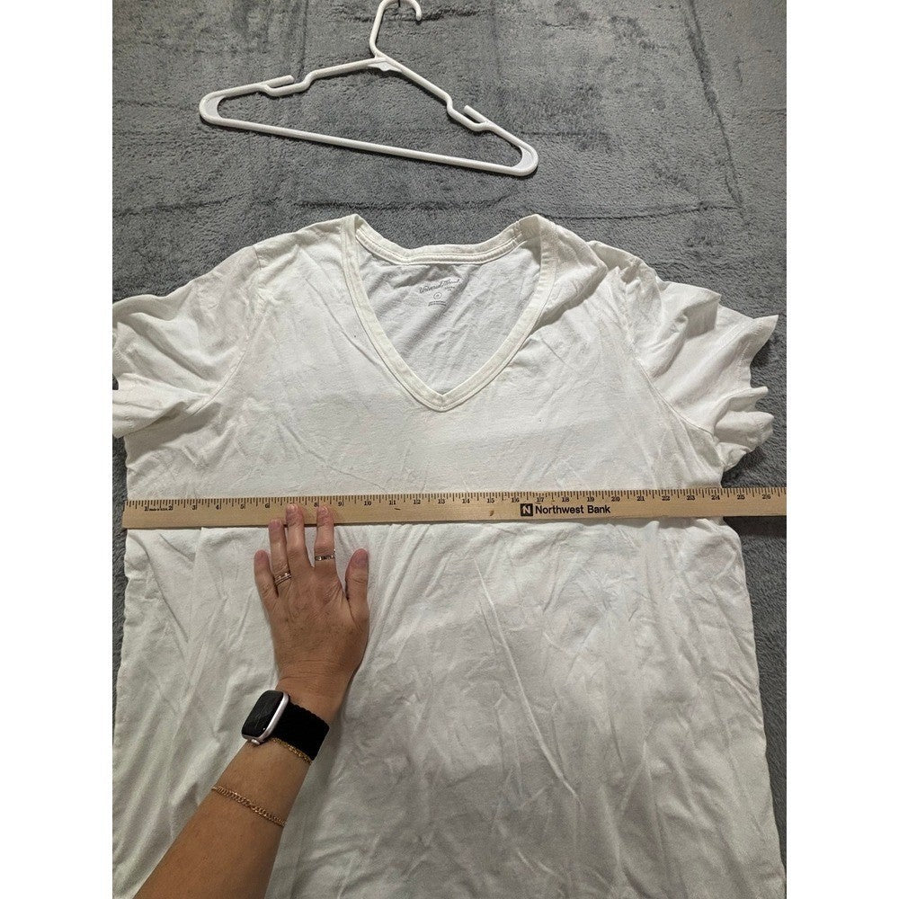 Universal Thread 2X White Womens V-Neck Short Sleeve T-Shirt Casual Minimalist