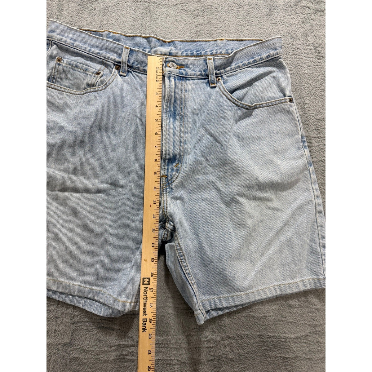 Levi's 550 W38 Light Wash Blue Denim Shorts Relaxed Fit Vintage Casual