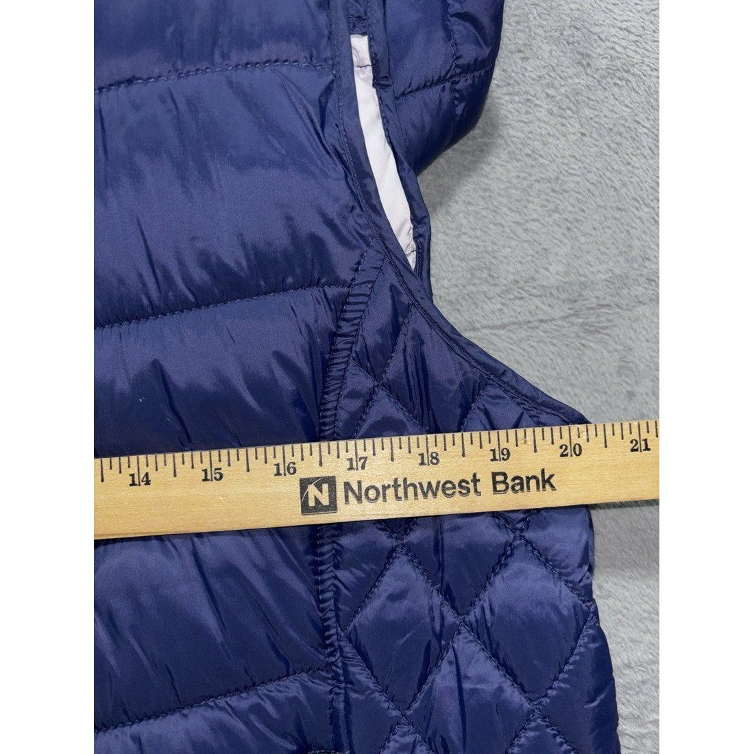 G.H. Bass & Co Women's Navy Puffer Vest Size XL, photo 2 of 8