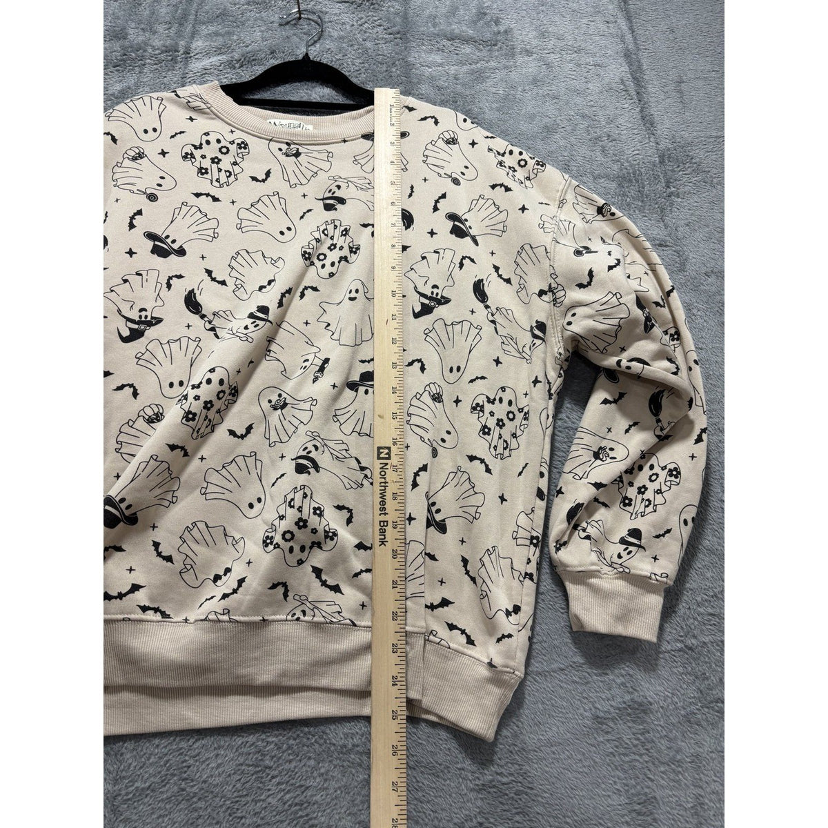 Wound Up Womens L Beige Ghost Print Crewneck Sweatshirt Halloween Cozy