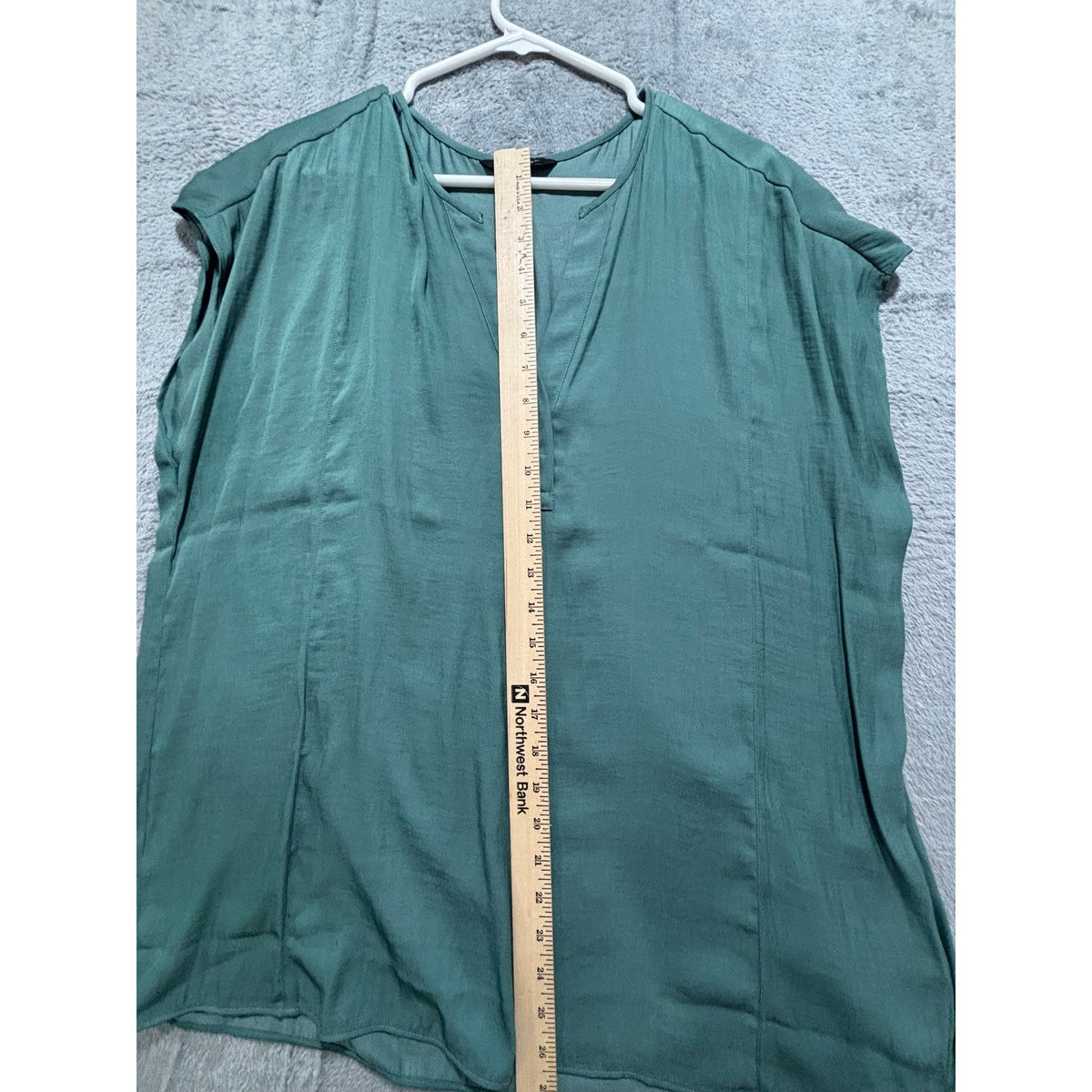 Banana Republic Women's Green V-Neck Blouse Size XL, photo 6 of 11