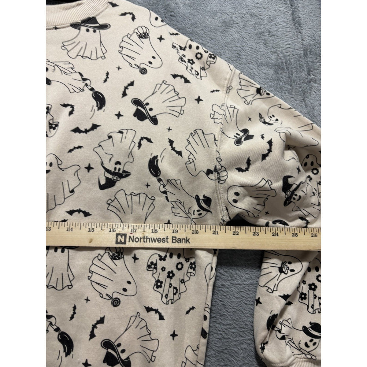 Wound Up Womens L Beige Ghost Print Crewneck Sweatshirt Halloween Cozy