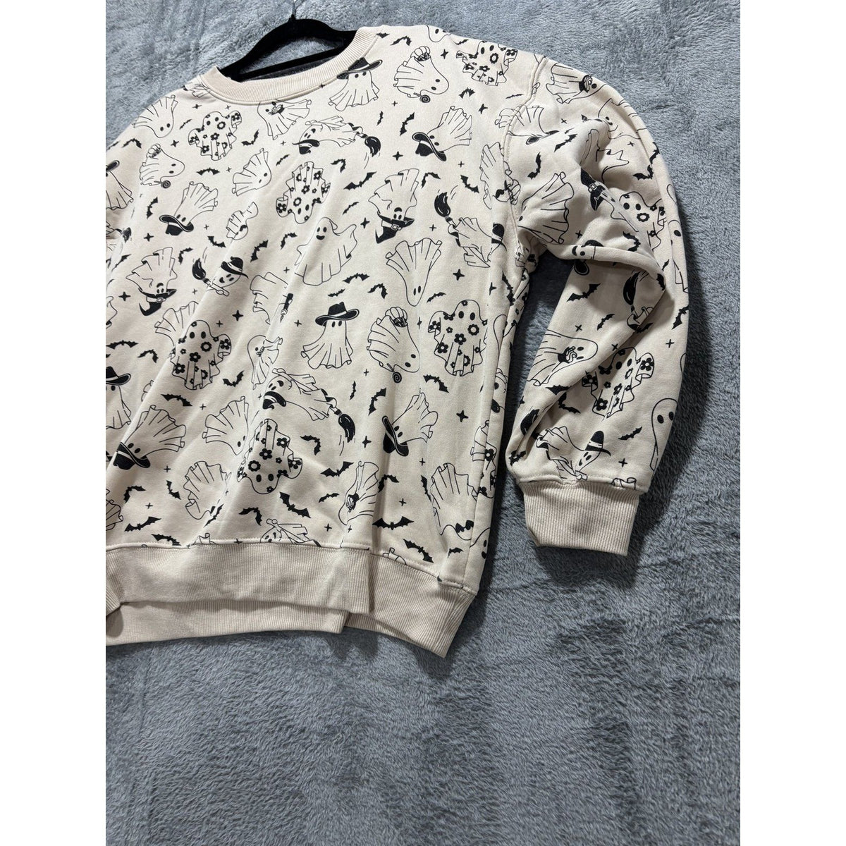 Wound Up Womens L Beige Ghost Print Crewneck Sweatshirt Halloween Cozy
